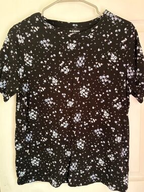 Old Navy Black Short-Sleeve Tee with Light Blue Floral Print